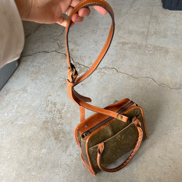 Patricia Nash Italian Leather Handbag - Picture 6 of 8